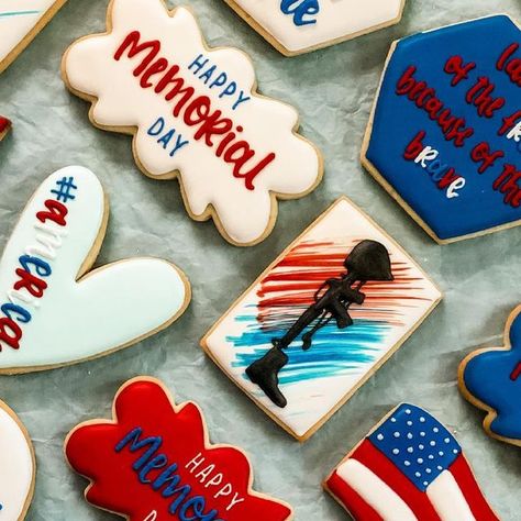 Katie - Pint Sized Cookie Co on Instagram: "“Words fail to capture the debt and gratitude owed. What we can say is thank you with the understanding that every breath of free air is a gift from the fallen.” Happy Memorial Day 🇺🇸 #memorialdaycookies #memorialday #memorialdayweekend #sugarcookies #decoratedcookie #decoratedsugarcookies #sugarcookiesofinstagram #flagcookies #patrioticcookies #usacookies #america #americacookies #cookier #farmwife #farmlife #midwest #iowa" Memorial Cookies Decorated, Memorial Day Cookies Decorated, Memorial Day Sugar Cookies, Veterans Day Cookies, Memorial Cookies, America Cookies, Memorial Day Cookies, Clay Slab Ideas, Patriotic Sugar Cookies