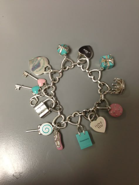 Tiffanys charm bracelet filled! M Charm Bracelet, Tifanny Co Bracelet, Tiffany Charm Bracelets, Tiffany Charms, Bracelets Tiffany, Tiffany Charm Bracelet, Tiffany Bracelet, Jewelry Tiffany, Tiffany And Co Jewelry