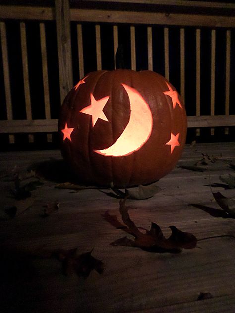 Moon and Stars Pumpkin Carving Cute Pumpkin Carving, Halloween Pumpkin Carving Stencils, Creative Pumpkin Carving, Amazing Pumpkin Carving, Pumpkin Carving Party, Easy Pumpkin Carving, Pumpkin Carving Stencils, Pumpkin Carving Designs, Pumpkin Template