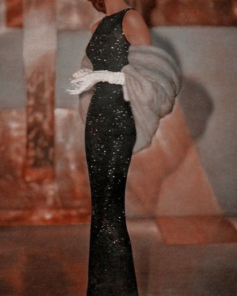 Old Hollywood Aesthetic Dresses, Evelyn Hugo Outfits, Hollywood Aesthetic Dress, Old Hollywood Aesthetic Outfits, Old Hollywood Dress Prom, Old Hollywood Glam Prom, Old Hollywood Glam Outfit, Old Hollywood Casual, Old Glamour Aesthetic