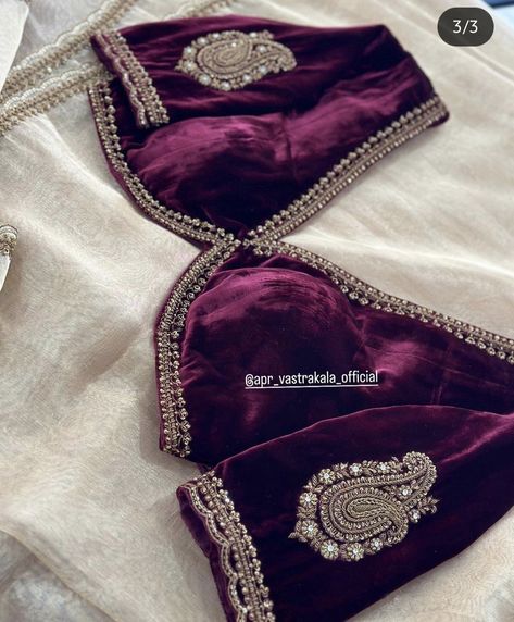 Zardosi Border, Apr Vastrakala, Sari Blouse Styles, Velvet Blouse Design, Green Blouse Designs, Traditional Blouse Designs, Latest Model Blouse Designs, Fashionable Saree Blouse Designs, Velvet Blouse