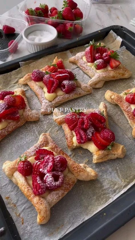 Aesthetic Bakery, Pastries Recipes Dessert, Healthy Dinner Recipes For Family, Dinner Recipes For Family, Sweet Recipe, Deli Food, Puff Pastry Recipes, Tasty Baking, Think Food