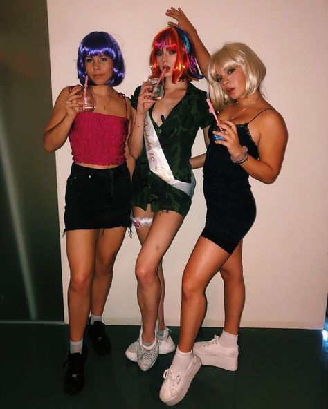 With her wedding to Joe Jonas approaching fast, Sophie Turner celebrated with a bachelorette party featuring a trip on a private jet across Europe. Scroll through the pictures detailing this epic road trip and one crazy night spent in Benidorm. New Year's Eve Party Themes, Wild Bachelorette Party, Bachelorette Party Photo, Party Like Gatsby, Teased Hair, Wig Party, Nye Party, Joe Jonas, Bachelorette Party Decorations