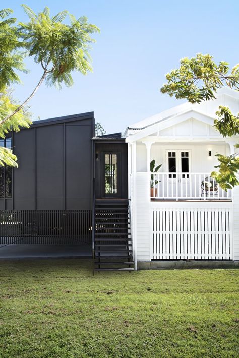 White House Exterior, Modern Queenslander, Black And White House, Queenslander House, Weatherboard House, Contemporary Building, Modern Extension, Australian Architecture, Built In Furniture