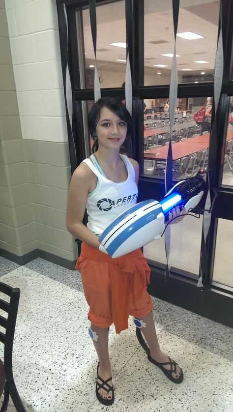 Chell from portal for a high school spirit week cosplay. School Spirit Week, Cheer Leading, Video Game Cosplay, Crazy Stuff, Spirit Week, Amazing Cosplay, Movie Costumes, Best Cosplay, Halloween Dress