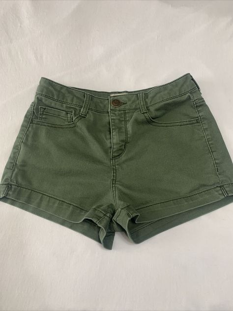 All Green Outfit, Green Shorts Outfit, Green Jean Shorts, Green Denim Shorts, Zombie Clothes, Clothes Green, Green Clothes, Green Cargo Shorts, Shorts For Girls