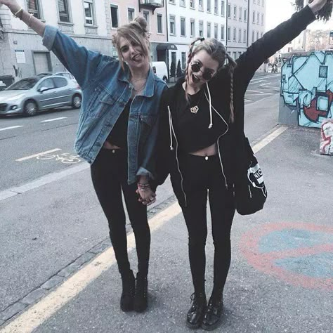 Indy Clover, Tumblr Grunge Outfits, 2014 Tumblr Aesthetic Grunge, Fame Aesthetic, 2014 Era, 2014 Grunge, Tumblr Grunge Aesthetic, Grunge Outfits Winter, Fashion Eras