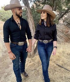 Western Party Outfit, Vaquera Outfit Mexican, Cowboy Outfits For Women, Cowgirl Outfits For Women, Cute Cowgirl Outfits, Cowgirl Style Outfits, Party Outfits For Women, Rodeo Cowgirl, Country Style Outfits