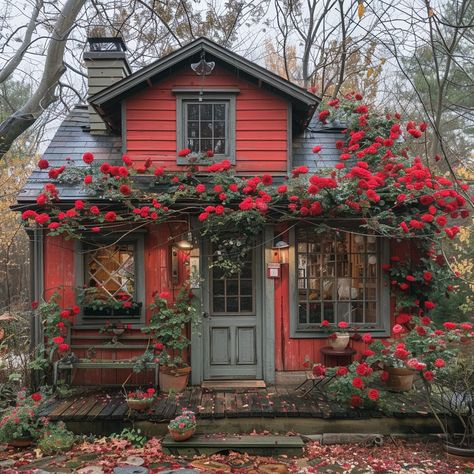 French Country Cottages, Tiny House Designs, Green House Exterior, Red Houses, Log Home Designs, Log Cabin Rustic, Paint Color Ideas, Exterior Paint Color, Cottage Style Homes