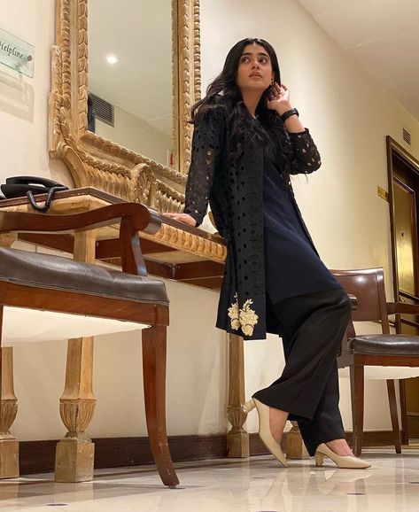 Sehar khan Latest Picture #Mahpara #RangMahal Sehar Khan Dress, Sahar Khan, Saher Khan, Sehar Khan, Pakistan Dress, Pakistani Celebrities, Casual Indian Fashion, Pakistani Dress, Italian Women