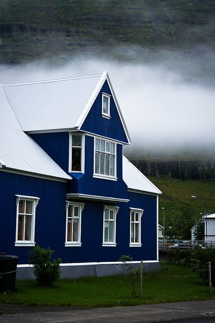 Iceland. Wish I was there by the fire reading g a good book drinking something warm Suburban House, Wish I Was There, Casa Exterior, House Paint Exterior, Exterior Paint Colors, Exterior House Colors, Blue House, Exterior Colors, Halle