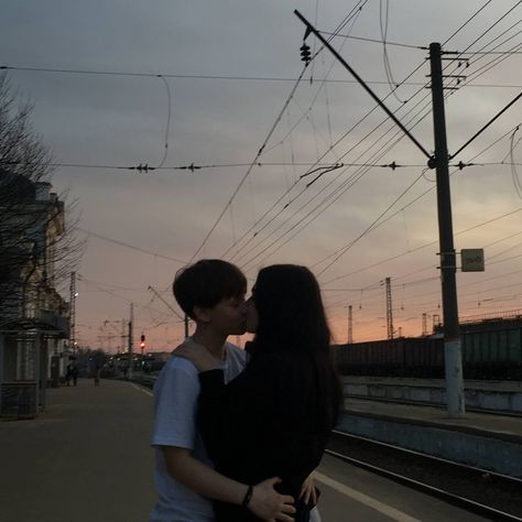 Teenage Couples, I Want A Relationship, Photo Recreation, Teenage Love, Cute Couple Gifts, Cute Relationship Photos, Romantic Photos, My Kind Of Love, Cute Couples Kissing