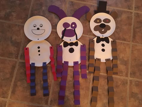 Five nights at Freddy's- paper plate figures- paper plate guy- Bonnie - Freddy Fnaf Diy Crafts, Fnaf Diy, Spongebob Crafts, Fnaf Cake, Fnaf Crafts, Fnaf Movie, Cardboard Paper, Diy Crafts To Do, Anime Fnaf