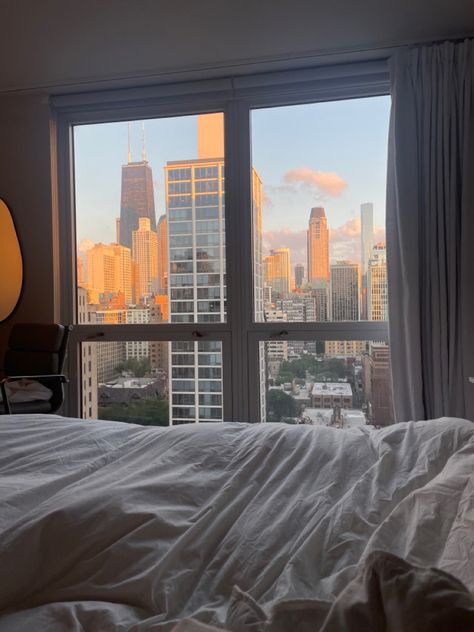 City Apartments, City Bedroom Aesthetic, Chicago House Aesthetic, Living In Chicago, City View From Apartment, Dc Apartment, Dream Apartment Aesthetic, Apartment In Chicago, Cozy Chicago Apartment