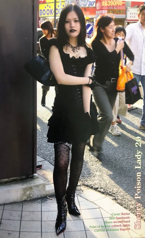 90s Black Outfits, The Love Witch Outfits, Feminine Goth Outfit, Everyday Goth Outfits, 80s Alternative Fashion, Classic Rock Fashion, 80s Alternative, Summer Goth Outfits, Everyday Goth