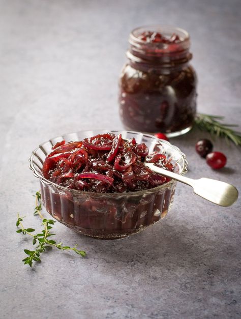 This rich and boozy onion marmalade is made extra-special with the onions braised in red wine. Perfect with a vegan cheeseboard or in jars as a homemade gift. Mulled Wine Jam, Vegan Chutney, Maple Onion Jam, Caramelized Onion Marmelade, Red Onion Marmalade, Caramelised Onion Chutney, Red Wine Recipe, Holidays 2023, Marmalade Recipe