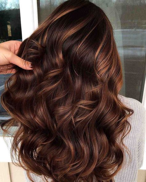 Are you in the mood for scrumptious chocolate brown hair? This dimensional warm chocolate brown highlights is one of the 36 alluring images we have on our website. Find more hairstyles like this by tapping on the photo or clicking on the link! // Photo Credit: @_danielledoeshair on Instagram Brown Hair Color With Highlights, Warm Chocolate Brown Hair, Hair Color With Highlights, Color With Highlights, Rambut Brunette, Hair Color Chocolate, Chocolate Brown Hair Color, Brunette Hair With Highlights, Chocolate Hair