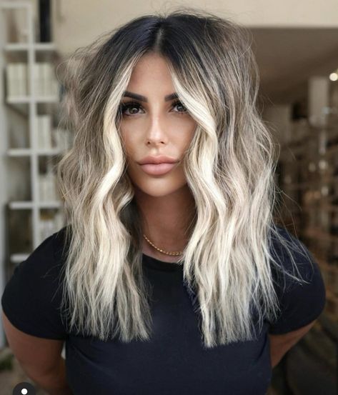 Balayage Hair Blonde Medium Fall Shoulder Length, Hairstyles For Thinner Hair 2023, Blonde Ombre With Highlights, Bright Blonde Hair Dark Roots, Blonde Hair With Brunette Roots, Brunette Roots Blonde Hair Balayage, Blonde Rooted Hair, Ash Roots Blonde Hair, Medium Length Ashy Blonde Hair