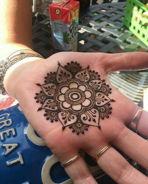 Tato Tradisional, Simple Mehendi Designs, Tato Henna, Indian Henna, Henna Tattoo Hand, Henna Tattoo Designs Hand, Simple Henna Tattoo, Tattoo Henna, Mehndi Designs For Kids