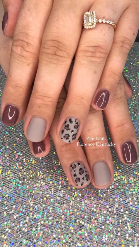 Cute Finger Nails, Nails Dip With Design, Beautiful September Nails, Fall Nails Flannel Design, October Fall Nail Designs, Gel Nail Designs September, How To Paint Cheetah Print Nails, Beginning Of Fall Nails Short, Leopard Manicure Ideas