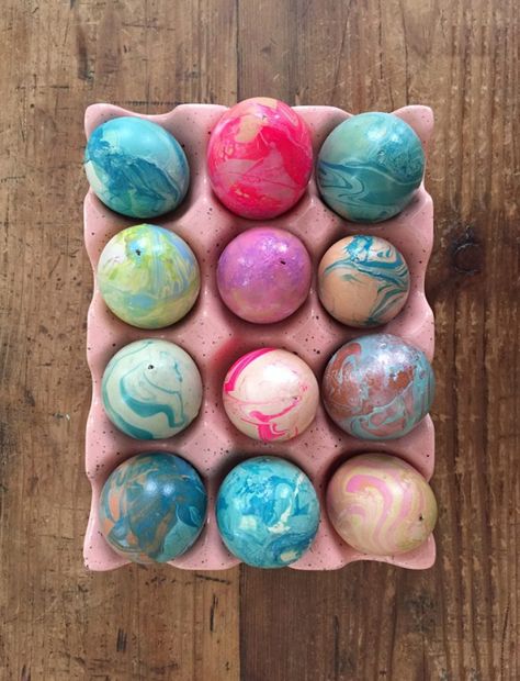 How to Hollow Out an Egg Coastal Easter Decor, Easter Arts And Crafts, Rainbow Garland, Painted Eggs, Easter Bunny Crafts, Easter Egg Crafts, Handprint Craft, Easter Inspiration, Egg Crafts