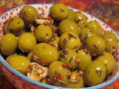 Marinated Spanish Olives « Life Tastes Good Spiced Olives, Marinated Cheese, Pickled Olives, Spanish Olives, Marinated Olives, Olive Recipes, Clean Food, Green Olives, Appetizer Dips