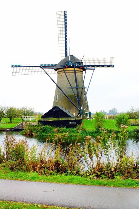 Kinderdijk Windmills, Sun Panels, Travel Holland, Holland Windmills, Travel Oklahoma, Dutch Windmills, Netherlands Travel, New York Travel, Trip Ideas