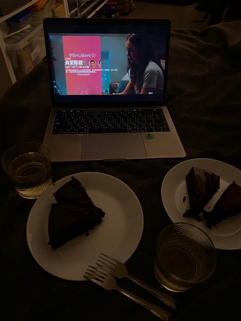 Chocolate cake, wine and a good movie is always a good choice for a chill date night. date; date night; date aesthetic; cake; chocolate; wine; movie; dark; dark aesthetic; couples; students Cake At Night Aesthetic, Cake Date Aesthetic, Movie Date Aesthetic, Dinner Date Aesthetic, Date Aesthetic, Aesthetic Couples, Aesthetic Cake, Chocolate Wine, Good Movie