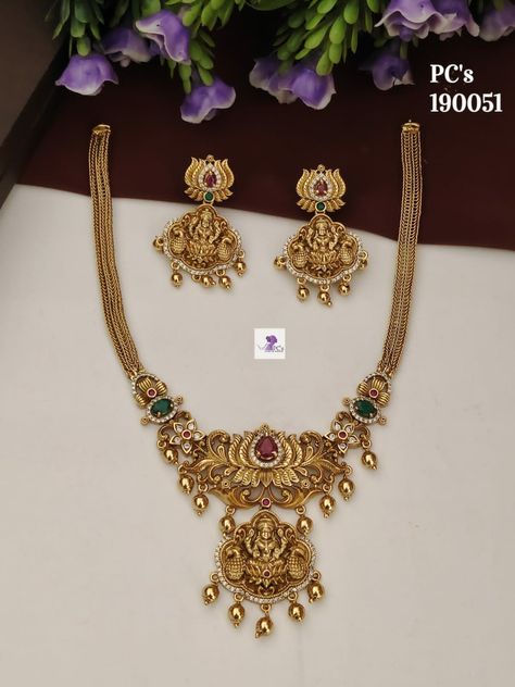 Latest Gold Necklace Designs In 30 Grams, 10gms Gold Necklace Designs, 10 Gram Gold Necklace Design, 10 Gms Gold Necklace, Cutwork Blouse, Indian Wedding Jewelry Sets, Gold Jewelry Outfits, New Gold Jewellery Designs, Gold Necklace Indian