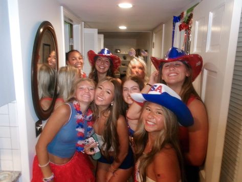 America Themed Party Outfit, Usa Theme Outfit, Red Cup Party, America Themed Party, July 4th Outfits, Football Season Outfits, 4th Outfits, 4th Of July Pics, Party Style Outfit