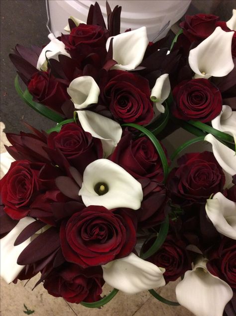 Red Roses And Calla Lily Bouquet, Red Rose And White Calla Lily Bouquet, Red And White Bouquet Wedding, Red Lily Bouquet, Red And Pink Roses Wedding, Red Calla Lily, Red Rose Bouquet Wedding, White Calla Lilies, White Calla Lily