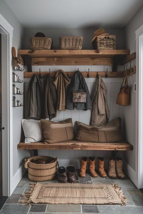 Entry House Ideas, Mudroom Interior Design, Bootroom Bench, Simple Cottage Decor, Entry Bench And Hooks, Modern Rustic House Interior, Rustic Mudroom Ideas, Mud House Interior, Farmhouse Mudroom Ideas Entryway