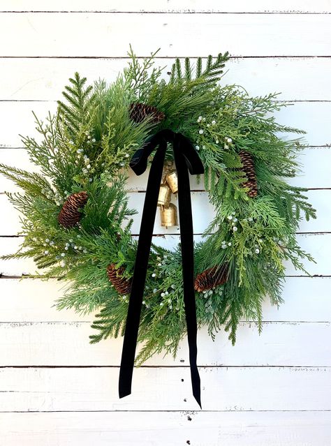 Modern Christmas Wreath, Xmas Market, Ribbon Wreath Christmas, Evergreen Christmas, Norfolk Pine, Modern Holiday Decor, Fall Table Centerpieces, Black Velvet Bow, Winter Wreaths