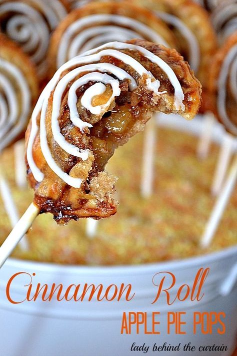 Cinnamon Roll Apple Pie Pops - The outside is a cinnamon roll and in the side is a apple pie that you would swear has caramel in it.  These are so easy to make using Pillsbury’s ready made pie crust dough. Pie Pops Recipe, Apple Pie On A Stick, Slice Dessert, Apple Pie Pops, Savory Lunch, Ready Made Pie Crust, Cinnamon Roll Apple Pie, Pie Crust Dough, Pie Pops