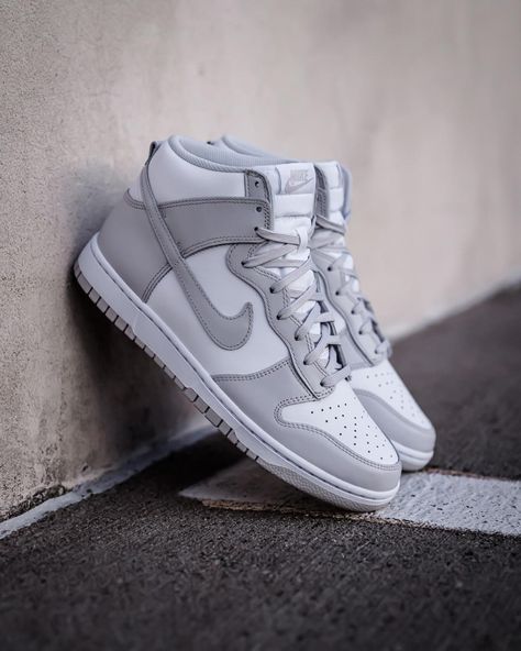 Nike Dunk High Outfit, High Top Nike Shoes, Nike Air Jordan Mid, Gymnastics Shoes, Expensive Shoes, All Nike Shoes, Jordans Women, Cute Nike Shoes, Nike Dunk High