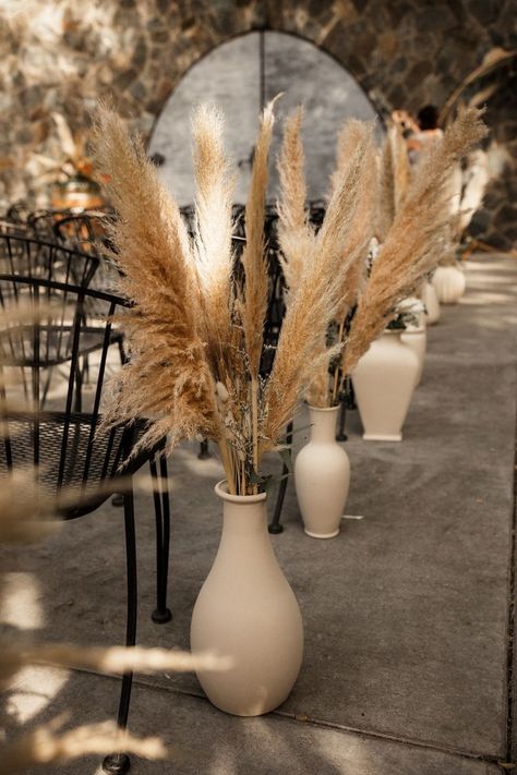 Grass Centerpiece, Western Themed Wedding, Wedding Isles, Boho Vase, Mariachi Band, Deco Champetre, Minimalist Wedding Decor, Dream Wedding Decorations, Wedding Mandap