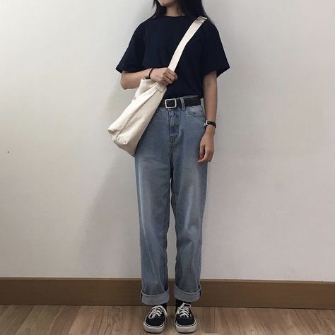 Vans Era, Girls Dress Up, Casual Styles, John Galliano, Korean Outfits, Kpop Outfits, Black Fits, Minimalist Outfit, Girls Dress