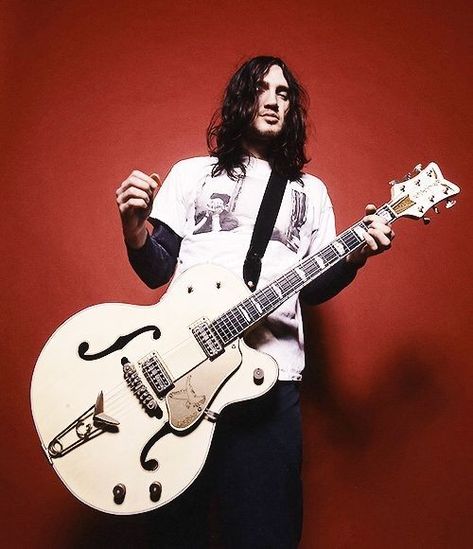 John and his Gretsch White Falcon, looking ohhh so good. Guitar Wallpaper, Gretsch Guitar, Black Falcon, Gretsch Electromatic, White Falcon, The Mars Volta, Gretsch Drums, Country Gentleman, Chilli Peppers