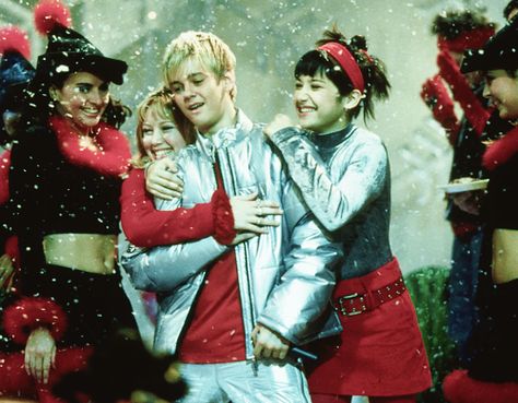 Lizzie McGuire Christmas Episode!! Old Disney Channel, Christmas Episodes, Disney Channel Shows, Aaron Carter, Lizzie Mcguire, Old Disney, Hilary Duff, 90s Kids, Alter Ego