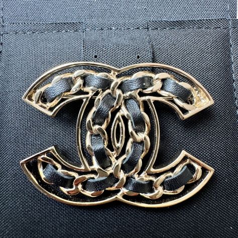 This Is An Authentic Chanel Lambskin Chain Cc Brooch In Black And Gold. This Elegant Brooch Features A Gold And Black Leather Threaded Chanel Cc Logo. Length: 1.75 In Width: 2.00 In Leather Brooch, Cc Brooch, Elegant Brooch, Chanel Brooch, Jewelry Chanel, Chanel Logo, Leather Thread, Chanel Jewelry, Classic Gold