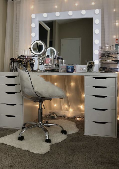 { Alli } Makeup Counter In Bedroom, Makeup Studio Decor, Room Wishlist, Makeup Counter, Vanity Sets, Bedrooms Ideas, Vanity Mirrors, Beauty Goals, Makeup Studio