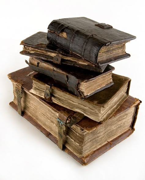 Readers in the Middle Ages had tastes as varied as modern ones. Books Stacked, Medieval Books, Reading Habits, Ancient Books, Beautiful Books, Leather Books, Open Book, Old Book, Love Books