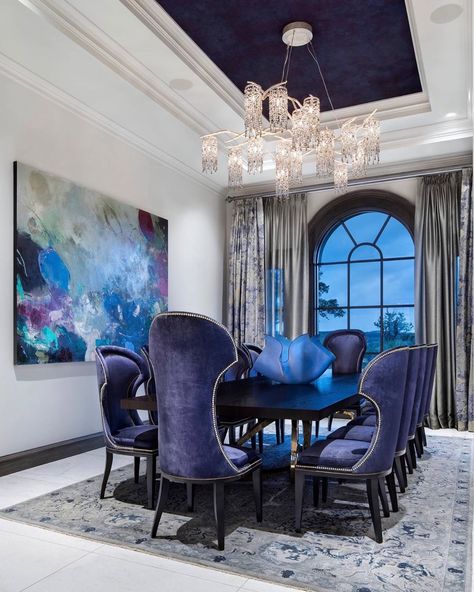 A little color to kick off your #fancyfriday 💙⚜️💜. This gorgeous dining room by @jaureguiarchitect popped up in my Houzz feed and I just… Dining Room Navy, Drawing Room Decor, Eclectic Interior Design, Luxury Dining Room, Elegant Dining Room, Luxury Dining, Dining Room Inspiration, Home Decor Online, Decoration Inspiration