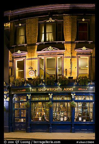 Building housing the pub Shipwrights Arms at night. London, England, United Kingdom (color) Storefront Aesthetic, Pub Exterior, Pictures Of Europe, Night Building, Uk Pub, British Pub, Best Pubs, Old Pub, Tea Rooms