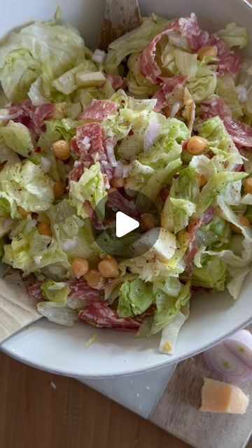 The Herb Coterie on Instagram: "🥗 The Viral Kardashian Salad 🥗

🍽️ Based on a salad from the La Scala restaurant - comes together in less than 5 minutes 

🧅🧂 The vinaigrette dressing measurements don’t have to be perfect - I always add an onion shallot to mine along with red pepper flakes…gives it the right amount of zing! 

📩 Share with all your salad lovers & follow me on Instagram @theherbcoterie for more easy recipes 🫶

#viral #kardashian #salad #lascala #easyrecipes" Kardashian Salad, Kardashian Salads, Salad Lovers, Cold Salad Recipes, Romaine Salad, Healthy Salad Dressing, Cold Salad, Vinaigrette Dressing, Red Pepper Flakes