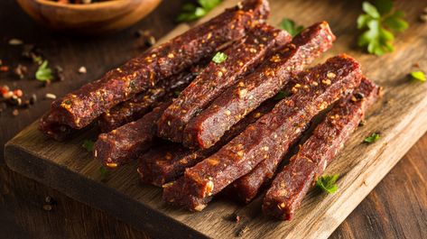 How to Make Spicy Wild Game Snack Sticks at Home - Luscious Recipes Beef Snack Stick Recipe, Venison Snack Sticks, Snack Stick Recipe, Luscious Recipes, Summer Sausage, Snack Sticks, Jerky Recipes, Beef Sticks, Protein Packed Snacks