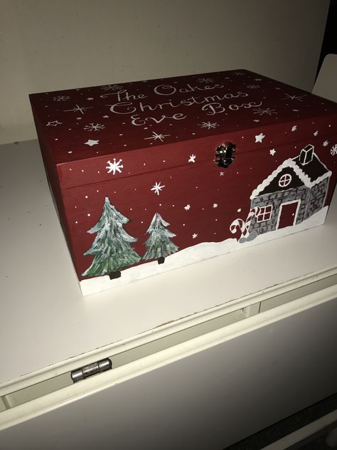 Painted Christmas Box Ideas, Christmas Box Painting Ideas, Christmas Eve Box Designs Diy, Christmas Eve Box Designs, Christmas Box Decoration, Christmas Boxes Decoration, Christmas Shoebox, Eid Hampers, Xmas Eve Boxes