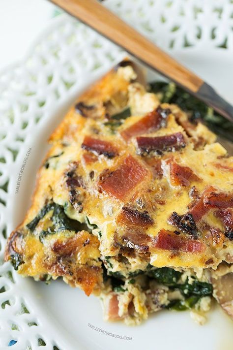 Crustless Bacon, Spinach, and Mushroom Quiche will be the star at your next brunch! Oven Omelette Recipe, Oven Omelette, Spinach And Mushroom Quiche, Bacon Oven, Snacks Diy, Bacon Mushroom, Spinach And Mushroom, Mushroom Quiche, Easy Foods