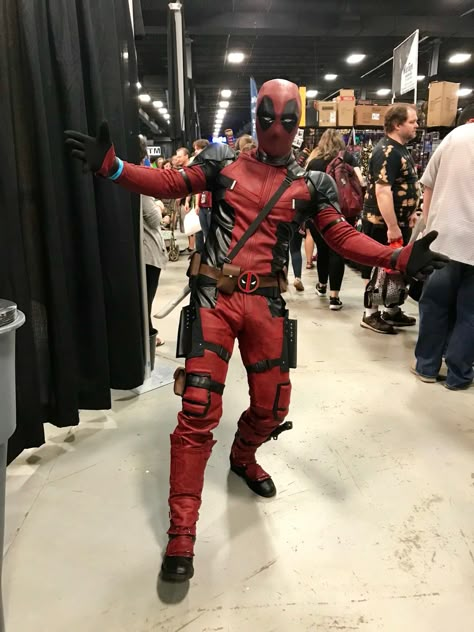 Deadpool Dti Outfit, Diy Deadpool Costume, Halloween Costumes Deadpool, Beast Boy Costume, Deadpool Cosplay Diy, Deadpool Photos, Deadpool Halloween Costume, Deadpool Halloween, Deadpool And Spiderman Cosplay