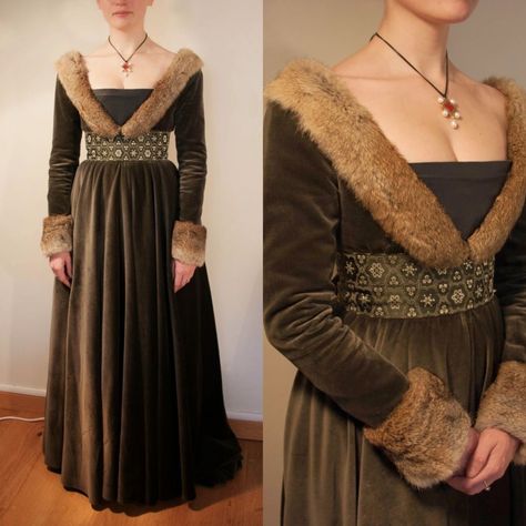 Medival Outfits Women Winter, Medieval Dress Winter, Brown Medieval Dress, Brown Fantasy Dress, Winter Medieval Dress, Medevil Outfits Women Royal, Medieval Winter Dress, Medieval Noble Dress, Winter Fantasy Dress